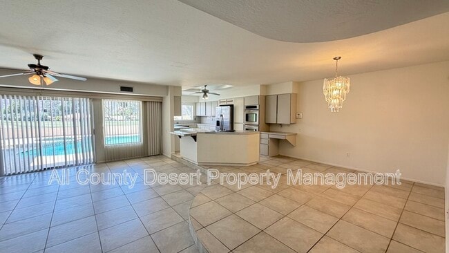 76955 California Dr in Palm Desert, CA - Foto de edificio - Building Photo