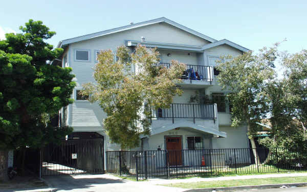 534 Junipero Ave in Long Beach, CA - Building Photo - Building Photo