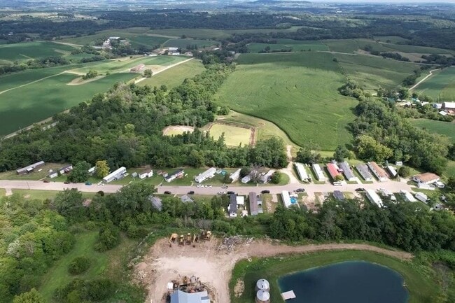 15462 Lewis Rd in Dubuque, IA - Building Photo - Building Photo