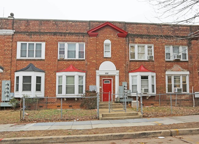 1218 Staples St NE