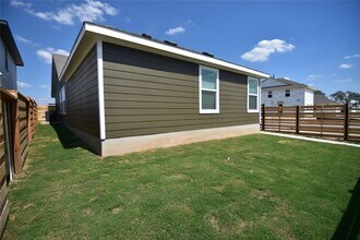 275 Bugbee in Kyle, TX - Building Photo - Building Photo