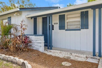 9007 Tree Valley Cir in Tampa, FL - Building Photo - Building Photo