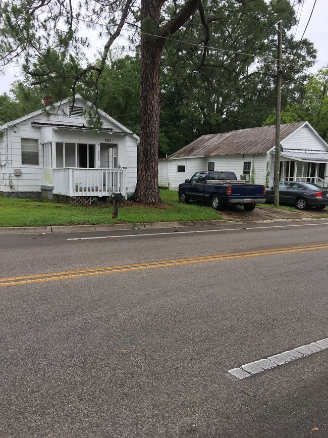 Three units with four lots in Tallahassee, FL - Building Photo - Building Photo