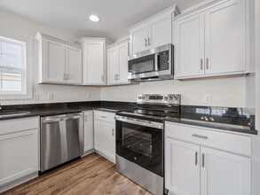 424 Montgomery Dr in Jacksonville, NC - Building Photo - Building Photo