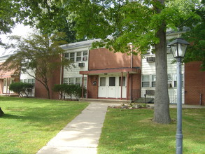 Seaside Gardens in Stamford, CT - Foto de edificio - Building Photo