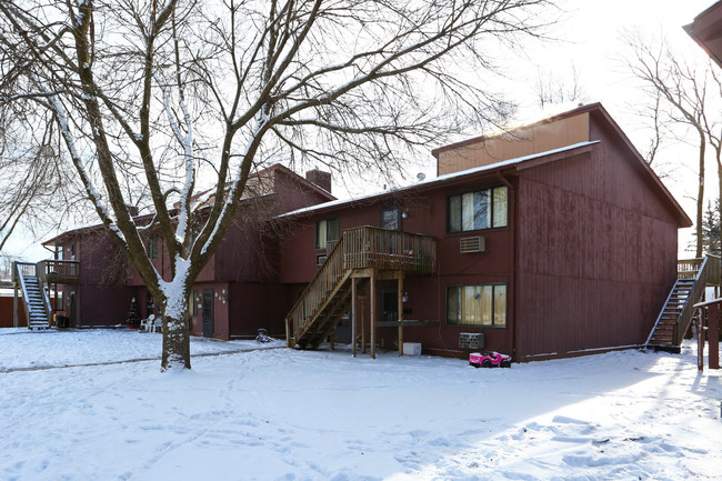 Doyle Apartments in Mount Morris, IL - Building Photo - Building Photo