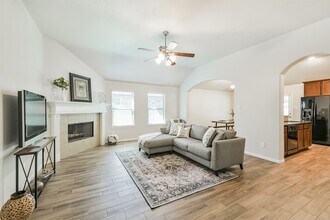 1704 Wandering Hls Rd in Conroe, TX - Building Photo - Building Photo