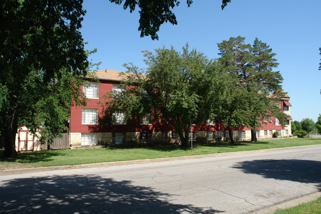 Riviera Plaza Apartments in Wichita, KS - Building Photo - Building Photo