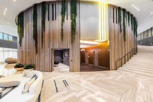 2831 S Bayshore Dr in Miami, FL - Building Photo