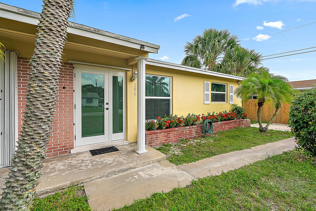 206 Anglers Cir in Jupiter, FL - Building Photo