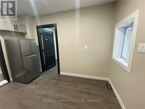 26 Dacotah St in St Catharines, ON - Building Photo - Building Photo