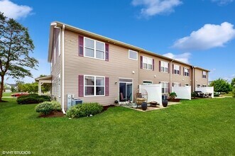 367 McGrath Dr in Oswego, IL - Building Photo - Building Photo