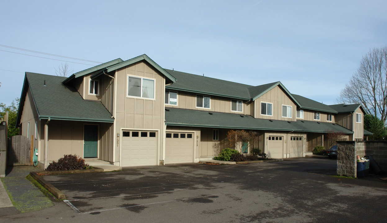 1351-1369 Coburg Rd in Eugene, OR - Building Photo