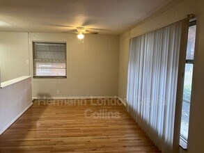 7826 Birchmont Dr in University City, MO - Building Photo - Building Photo