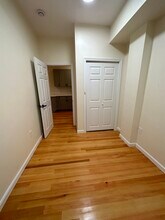 28 Bartlett Cres, Unit 1 in Brookline, MA - Building Photo - Building Photo