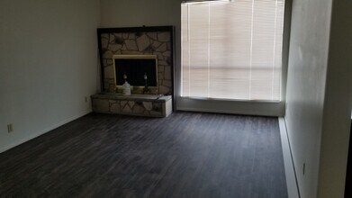 3913 Grass Valley Pl in Las Vegas, NV - Building Photo - Building Photo