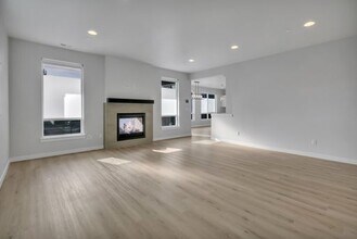 4432 137th St SW in Lynnwood, WA - Foto de edificio - Building Photo