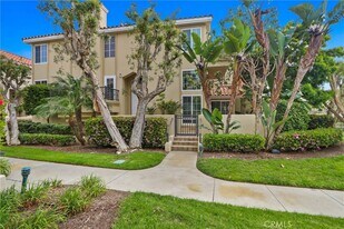 6031 Shadowbrook Cir in Huntington Beach, CA - Building Photo