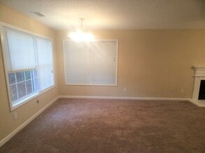 3840 Cypress Pointe Dr in Union City, GA - Foto de edificio - Building Photo