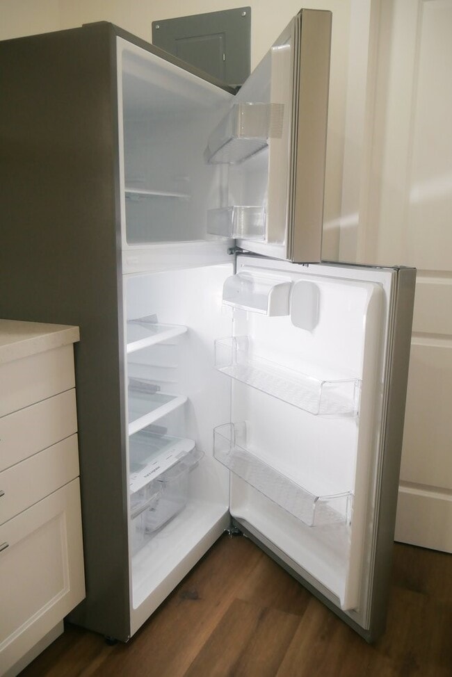 1316 N Hollywood Way, Unit B in Burbank, CA - Foto de edificio - Building Photo