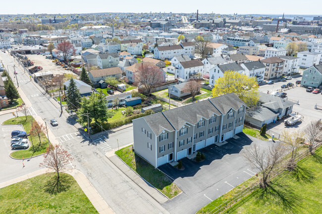 Hilltop Condominiums in Fall River, MA - Building Photo - Building Photo