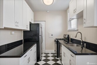 1375 Sacramento St in San Francisco, CA - Building Photo - Building Photo