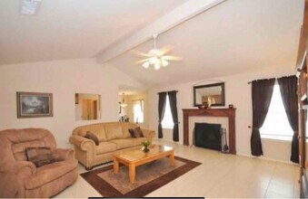 9008 Gainsborough Dr in Spring Branch, TX - Building Photo - Building Photo