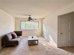 500 Ocean Trace Arch, Unit 201 in Virginia Beach, VA - Foto de edificio - Building Photo