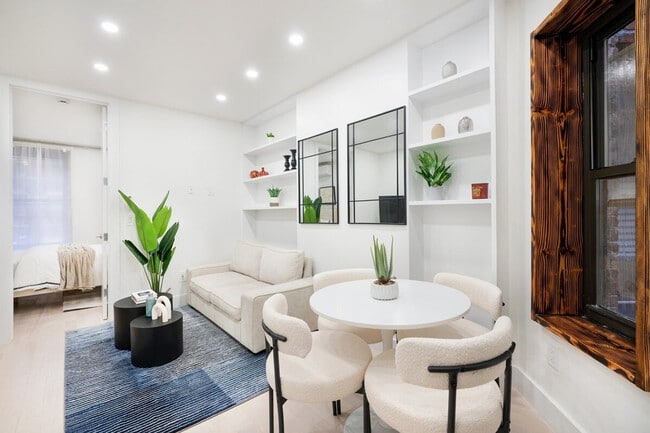 515 W 48th St in New York, NY - Building Photo - Building Photo