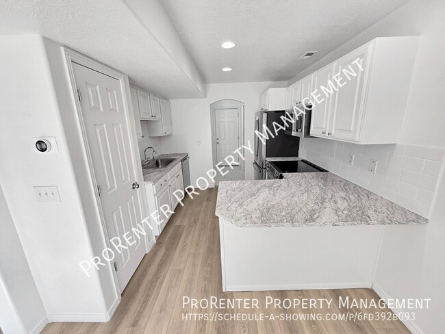 652 W 800 N in Clinton, UT - Building Photo - Building Photo