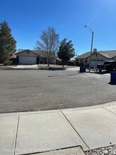 15336 Lassen Dr in Adelanto, CA - Foto de edificio - Building Photo