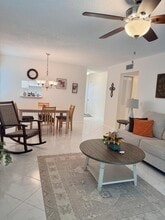 2950 SE Ocean Blvd, Unit 8-6 in Stuart, FL - Foto de edificio - Building Photo