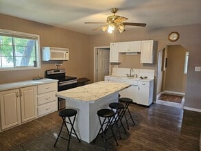 1703 V Ave in La Grande, OR - Building Photo - Building Photo