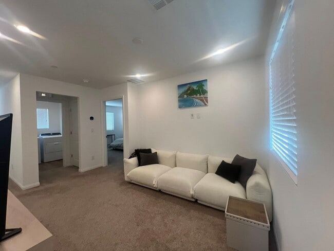 854 Benning St in Henderson, NV - Building Photo - Building Photo