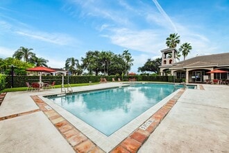 Crossings at University in Miami Gardens, FL - Building Photo - Building Photo
