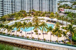 1500 Bay Rd, Unit 714 in Miami Beach, FL - Building Photo