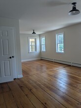 27 Barney St, Unit First Floor in Warren, RI - Foto de edificio - Building Photo