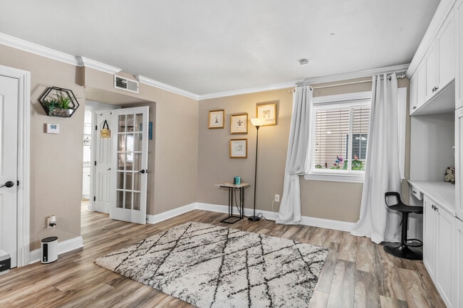 500 Lake Marina Dr in New Orleans, LA - Building Photo - Building Photo