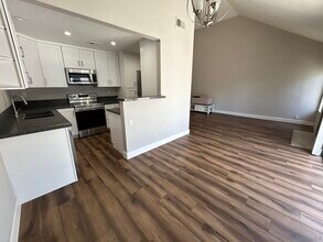 532 1/2 Via De La Valle in Del Mar, CA - Building Photo - Building Photo