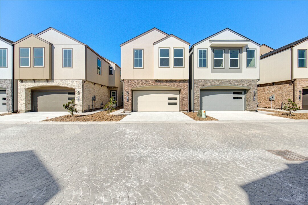 2920 El Fenice Ln in Houston, TX - Building Photo