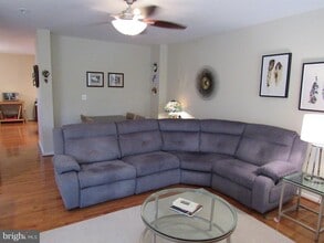 42783 Shaler St in Chantilly, VA - Building Photo - Building Photo