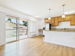 300 Glenwood Cir in Monterey, CA - Building Photo - Building Photo