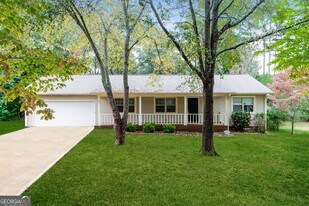 85 Highland Dr in Mcdonough, GA - Building Photo