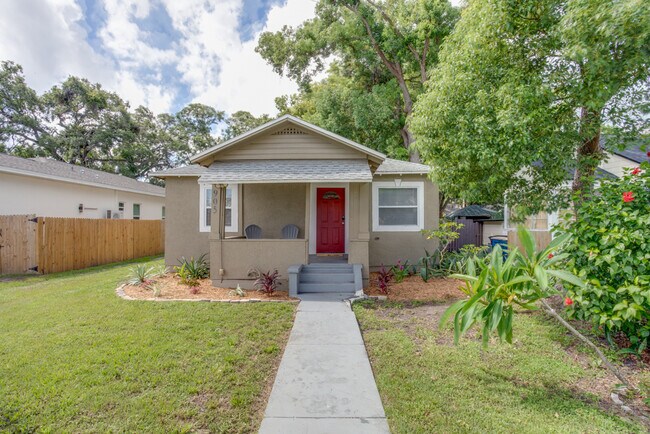 905 Plaza St, Unit 905 Unit in Clearwater, FL - Foto de edificio - Building Photo