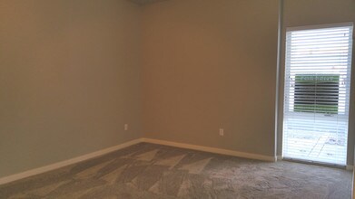 502 SW Evergreen Ave-Unit -105 in Redmond, OR - Building Photo - Building Photo