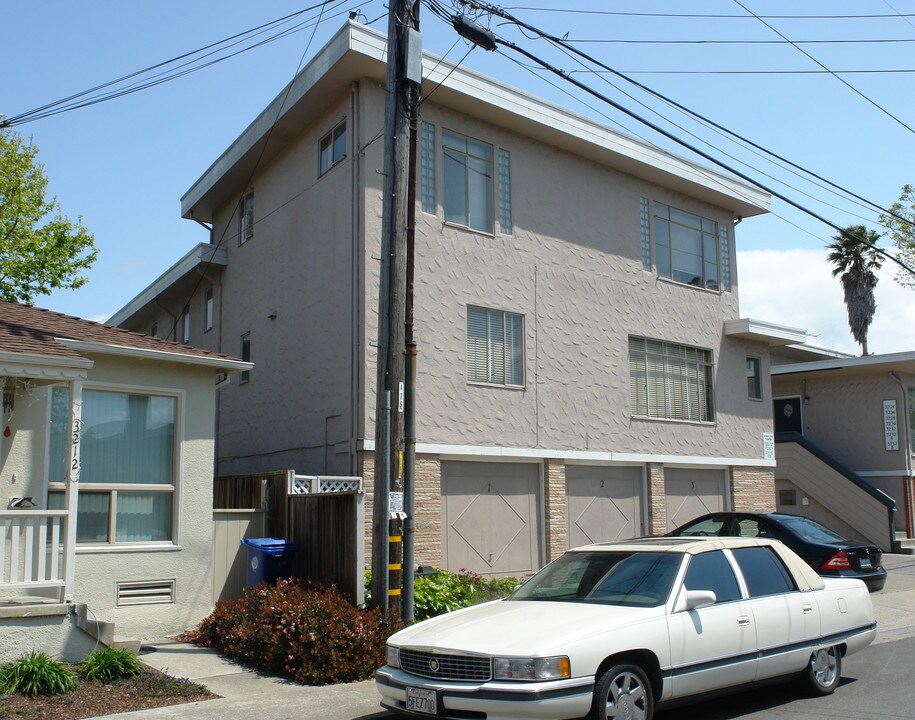 3218 Yosemite Ave in El Cerrito, CA - Foto de edificio