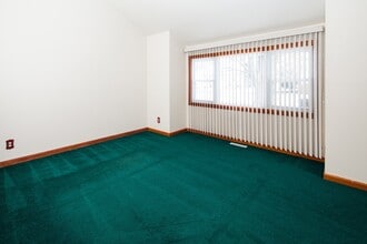 225 Brennen Dr in Newark, DE - Building Photo - Building Photo