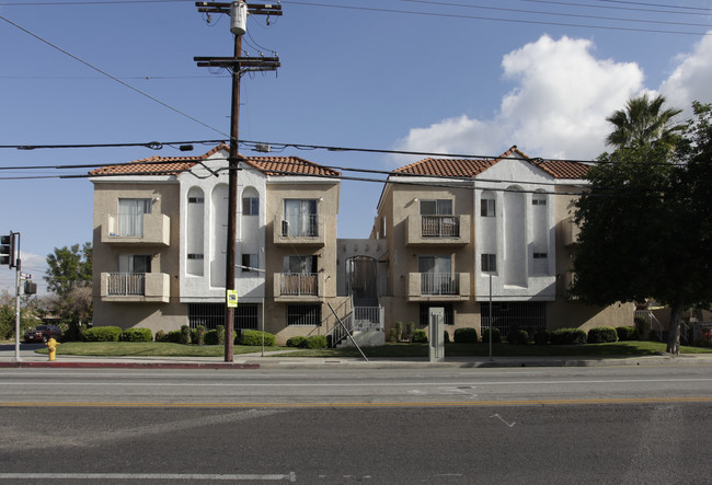 7020 Coldwater Canyon Ave in North Hollywood, CA - Building Photo - Building Photo