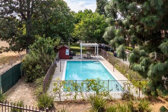 Harbor Verde Apartments in Wilmington, CA - Foto de edificio - Building Photo