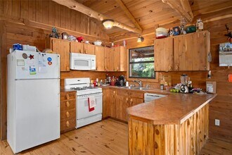 1043 Lewis Ln in Dale, TX - Building Photo - Building Photo